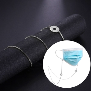 Catenina per maschera in acciaio inox argento con ciondolo a bussola inciso