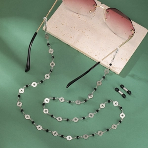 Chaîne de lunettes argentée avec étoiles évidées et perles noires pour solaires
