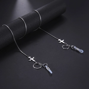 Chaîne de lunettes en acier inoxydable argenté avec breloques avion sur support noir
