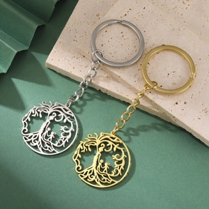 Porte-clés arbre de vie dorés et argentés avec des pendentifs silhouettes de famille