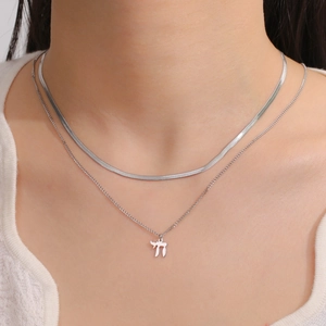 Dubbellaagse roestvrijstalen ketting met platte slangenketting en Hebreeuwse Chai-hanger
