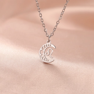Collier signe Lion en acier inoxydable argenté avec pendentif croissant de lune évidé