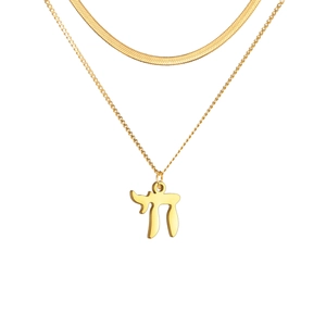 Dubbellaagse goudkleurige roestvrijstalen ketting met een Chai-symbool hanger