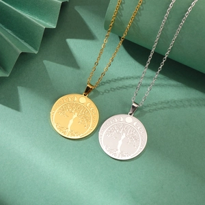 Collar con colgante redondo árbol de la vida hip hop en oro y plata sobre papel verde