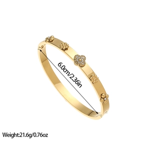 Bracelet élégant en acier titane doré avec motifs de fleurs de prunier et trèfles en zircon