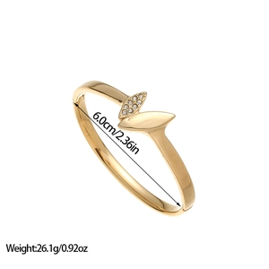 Detail of 18K gold stainless steel bangle showing leaf design and 6.0cm inner diameter