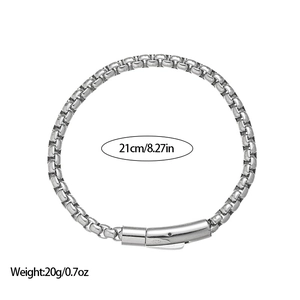 Détail du bracelet chaîne gourmette argentée montrant la longueur de 21cm et le poids 20g