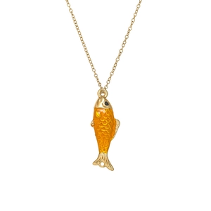 Collar de acero inoxidable dorado con un vibrante colgante de pez en esmalte naranja