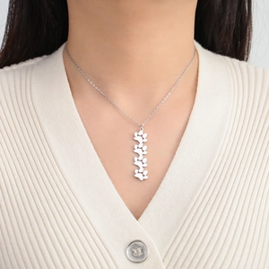Collar minimalista de acero inoxidable 304 con lindo colgante de huella de gato plateada