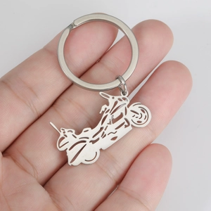 Porte-clés minimaliste en acier inoxydable argenté avec pendentif moto ajouré