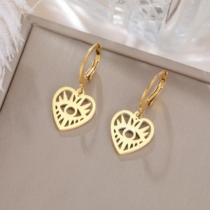 Boucles d'oreilles cœur en acier doré avec motif œil et soleil sur boîte à bijoux