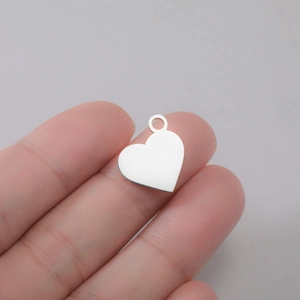Polished silver heart pendant made of stainless steel for DIY jewelry necklace making