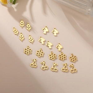 Détail de breloques en acier inoxydable 304 dorées en forme de fleurs pour bijoux DIY