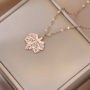 Collier Pendentif Feuille Acier Titane Plaqué Or Rose Design De Niche Chic Style Japonais Coréen Bijoux Pour Femmes Élégant