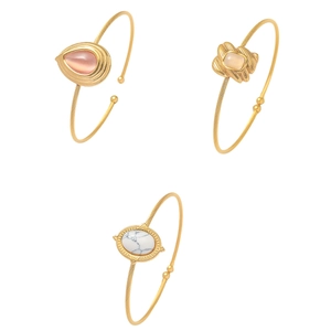 Drei böhmische Gold-Kabelarmreifen mit rosa, gelben und weißen Türkissteinen