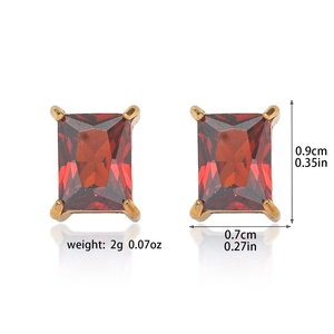 Detailweergave van rode edelsteen oorknopjes met afmetingen 0.9x0.7cm en gewicht 2g