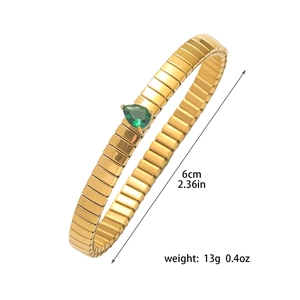 Détails du bracelet en zircone vert émeraude avec un diamètre interne de 6 cm