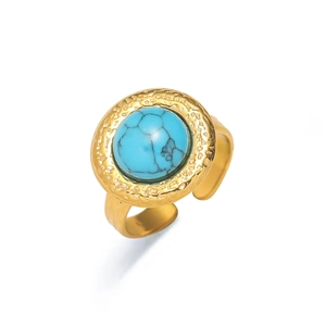 Anillo vintage dorado con turquesa, bisel martillado y banda ajustable grabada