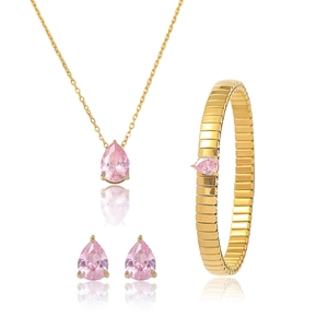 Détail d'une parure de bijoux rose taille poire comprenant collier, bracelet et boucles d'or