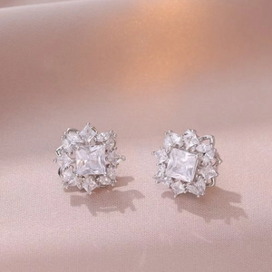 Parure de bijoux 3 pièces avec boucles d'oreilles flocon de neige et zircons incrustés