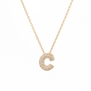 Collana dorata con pendente a lettera C con zirconi e catena a maglia classica