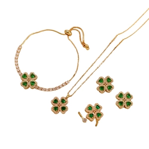Set gioielli dorati con collana, bracciale e orecchini a quadrifoglio cuore verde
