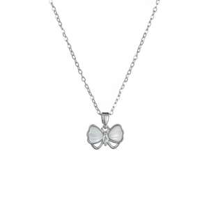 Vue détaillée du pendentif papillon avec ailes en nacre blanche et zircon cubique