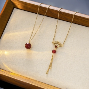Vintage Titanstahl Fächer Quaste Anhänger Halskette Für Damen Leichter Luxus Vergoldet Roter Achat Strass Hohl Choker Schmuck