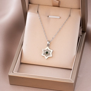 Collana stella di David con pendente in madreperla, zircone verde e scatola regalo