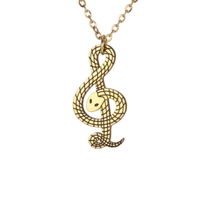 Gouden muzieksleutel hanger met slangentextuur van roestvrij staal aan een ketting