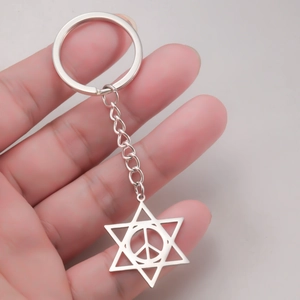 Porte-clés en acier inoxydable avec pendentif étoile de David et signe de paix en main