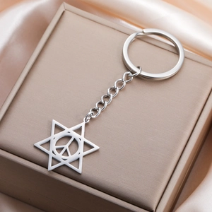 Porte-clés étoile de David en acier inoxydable argenté poli avec symbole de paix sur satin