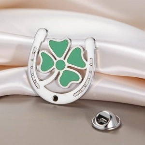 Silver stainless steel horseshoe brooch with green four-leaf clover enamel inlay for suits