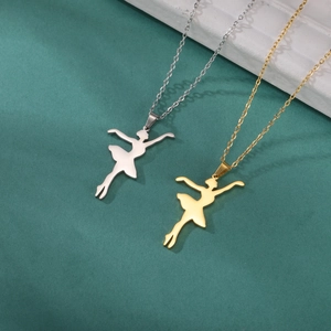 Détail macro de pendentifs de gymnastique rythmique en acier inoxydable or et argent
