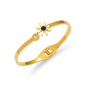 Verstelbare gouden titanium stalen armband met madeliefje en zirkonia steen detail