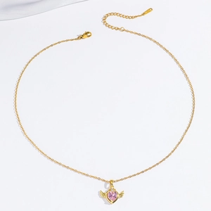 Collier cœur avec ailes d'ange et pierre rose sur chaîne en acier inoxydable doré