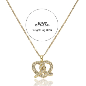 Collana cuore dorata in zircone con design a intreccio e catena regolabile 40+6cm