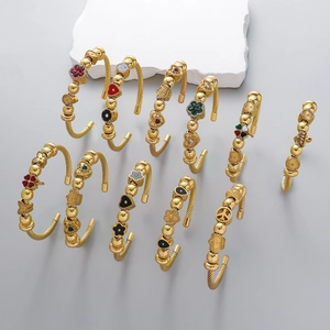 Bracelet Jonc Ouvert en Acier Inoxydable pour Femme Plaqué Or Corde Torsadée Avec Breloques Cœur Fleur en Émail Bijoux Tendance