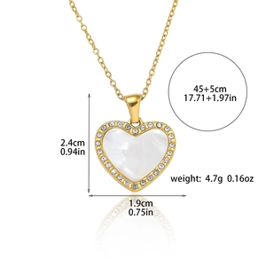 Collier coeur doré avec incrustation en nacre et cristaux étincelants pour femme