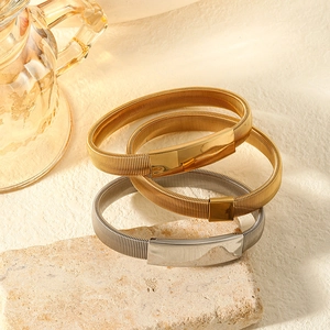Tre braccialetti in acciaio inossidabile intrecciato oro e argento con piastrina