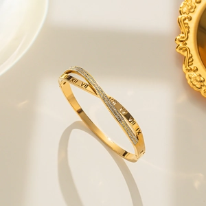 Chique gouden titanium stalen crossover armband met Romeinse cijfers en kristallen