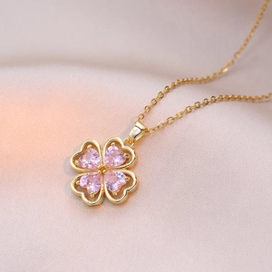 Collier trèfle à quatre feuilles en zircons roses en forme de cœur et chaîne dorée