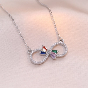 Colgante infinito de plata s925 con circonitas arcoíris y cadena fina detallada
