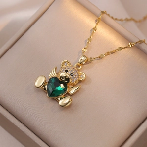 Engel Bär Anhänger Halskette Edelstahl Smaragd Herz Zirkon Pflastern Flügel Mode Schmuck Für Frauen