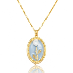 Vintage Ovaler Anhänger Halskette Edelstahl Vergoldet Tulpe Blume Blau Emaille Künstliche Perle Eleganter Schmuck Für Frauen
