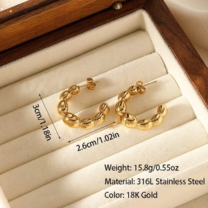Boucles d'oreilles créoles C en acier inoxydable 316L avec placage en or 18 carats