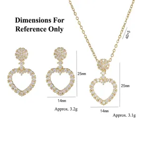 Elegante gouden hart sieradenset inclusief zirkonia hanger ketting en oorbellen
