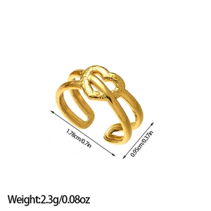 Λεπτομερής όψη χρυσού δαχτυλιδιού καρδιά 18k με διαστάσεις 1,78cm και 0,95cm