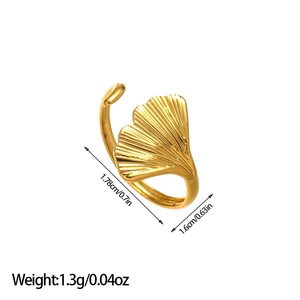 Macro detail of gold ginkgo leaf ring showing 1.78cm size dimensions and 1.3g weight
