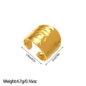 Detail view of gold titanium steel star ring showing 2cm width and 4.7g weight parameters
